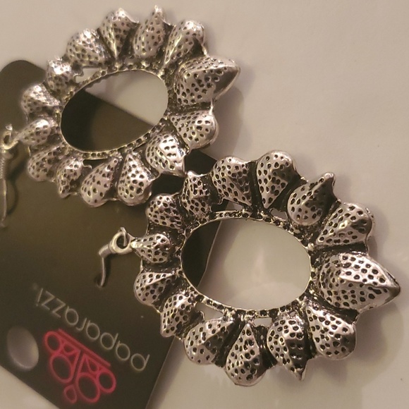 EARRINGS - Picture 4 of 5